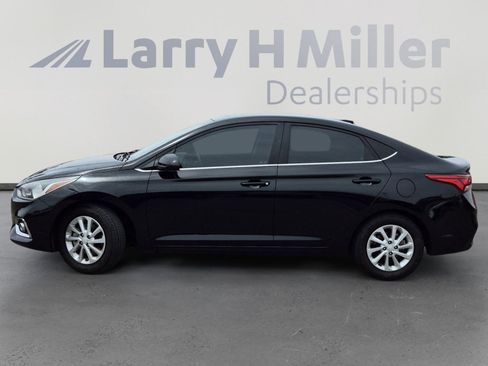 Used 2022 Hyundai Accent SEL w/ Cargo Package FWD image 2