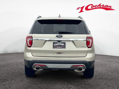 Used 2017 Ford Explorer XLT image 18
