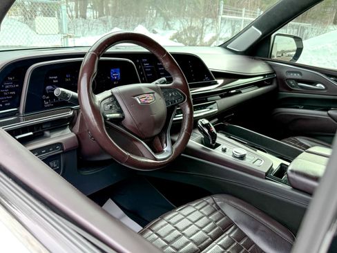 Used 2022 Cadillac Escalade Sport Platinum w/ LPO, ONYX Package image 13