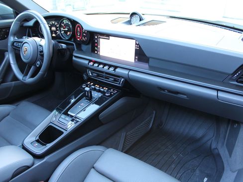 Certified 2022 Porsche 911 Targa 4S image 26