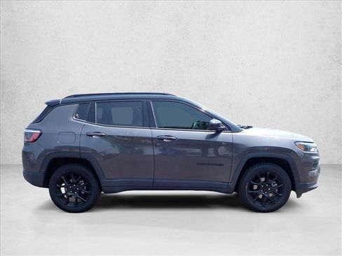 Used 2022 Jeep Compass Latitude AWD/4WD image 4