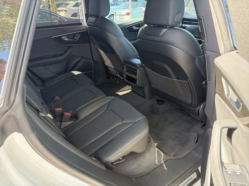 Used 2025 Audi Q8 Prestige w/ Prestige Package image 3