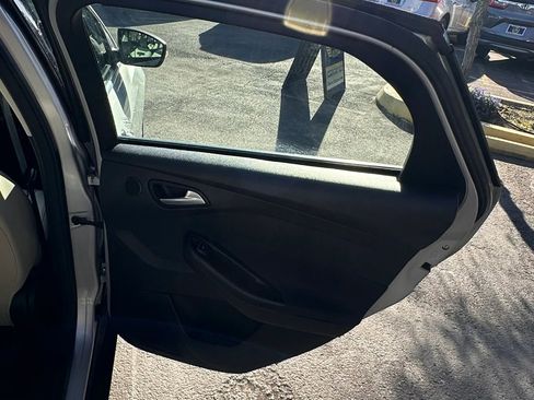 Used 2018 Ford Focus Titanium FWD image 19