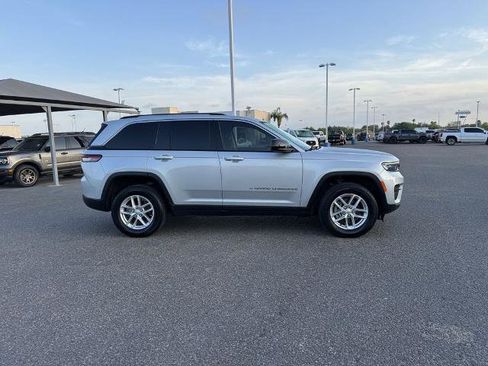 Used 2023 Jeep Grand Cherokee Laredo X image 2