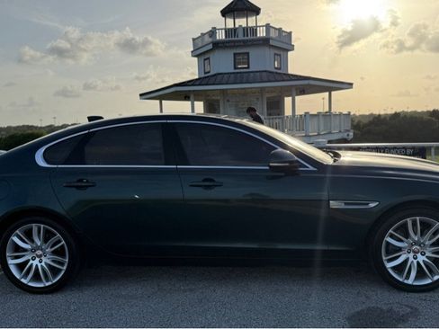 Used 2016 Jaguar XF Prestige RWD image 4