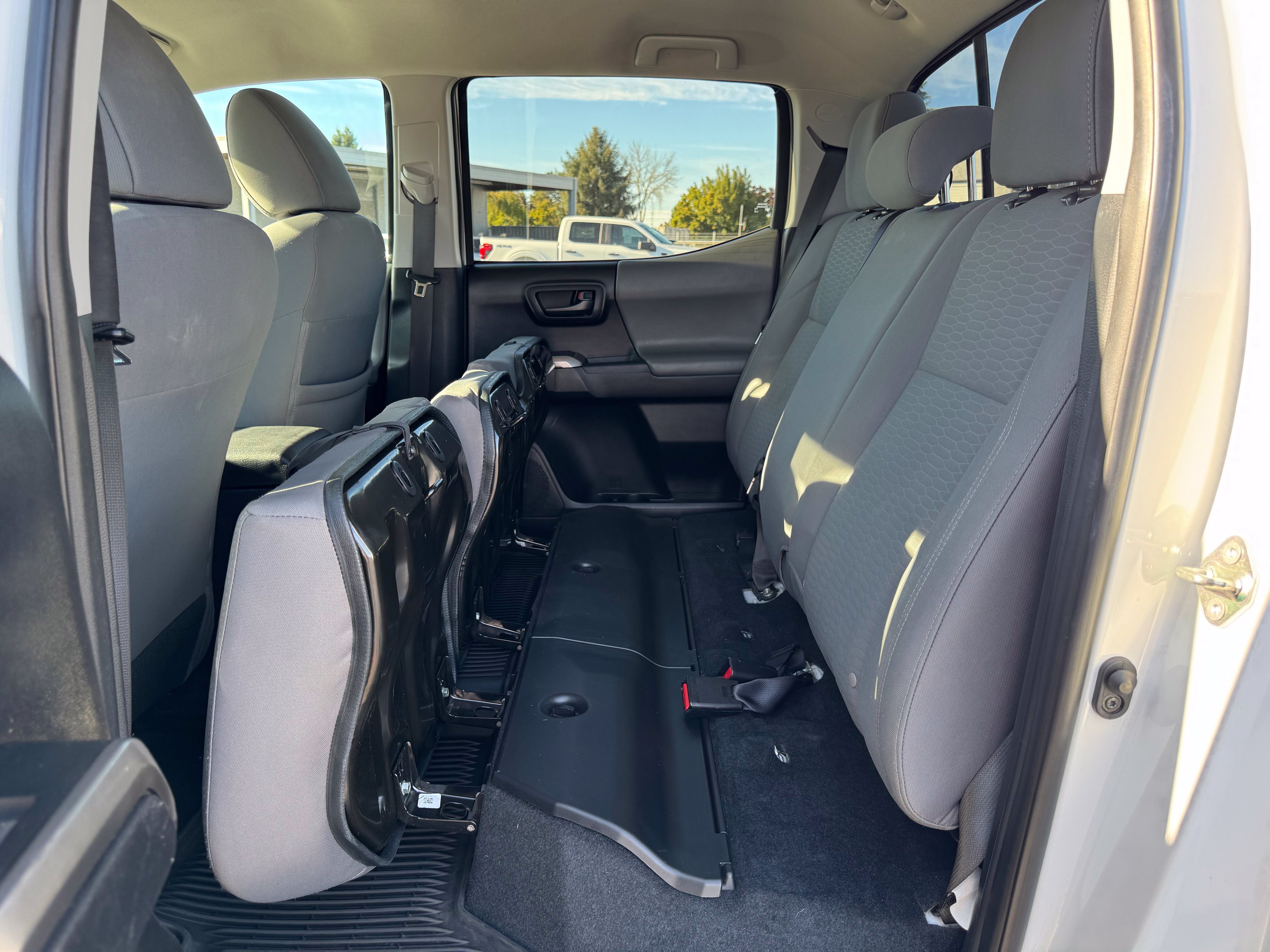 Used 2019 Toyota Tacoma SR5 AWD/4WD image 27