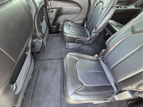 Used 2025 Chrysler Voyager LX FWD image 17