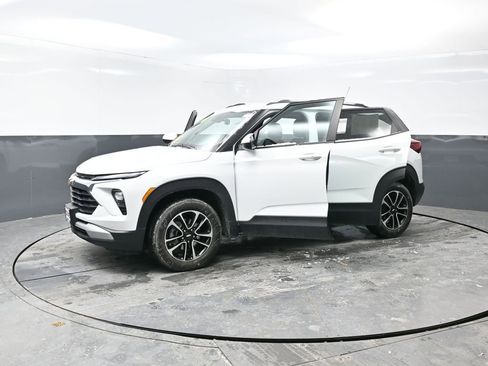 Used 2025 Chevrolet TrailBlazer LT w/ Driver Confidence Package image 52