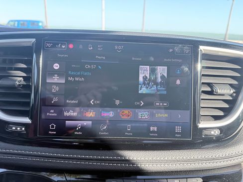 Used 2024 Chrysler Pacifica Touring-L image 22