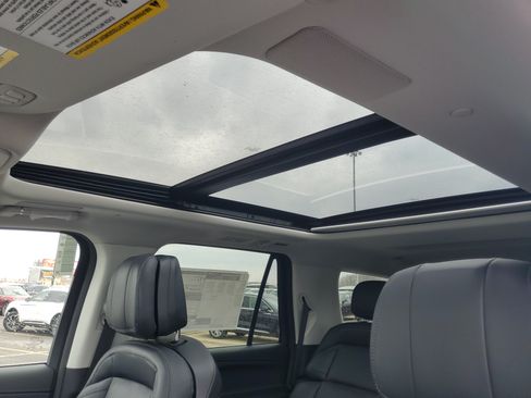 New 2026 Lincoln Navigator Reserve AWD/4WD image 11