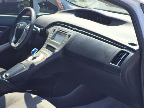 Used 2014 Toyota Prius Two w/ Preferred Accessory Package FWD image 19