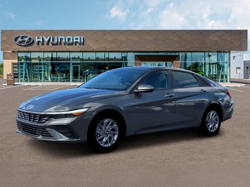 New 2026 Hyundai Elantra Hybrid FWD image 2