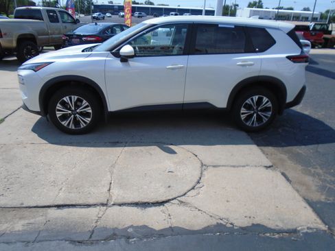 Used 2023 Nissan Rogue SV FWD image 5