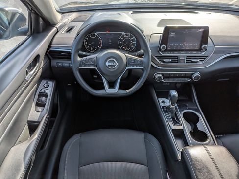 Used 2024 Nissan Altima 2.5 SV FWD image 30