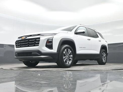 Used 2025 Chevrolet Equinox LT w/ Convenience Package II FWD image 25