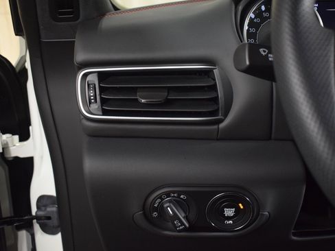 Certified 2022 Maserati Levante GT image 29