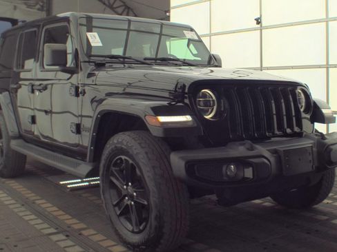Used 2021 Jeep Wrangler Unlimited Sahara AWD/4WD image 4