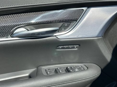 New 2025 Cadillac XT5 Sportv w/ LPO, Blue Accent Package AWD/4WD image 12