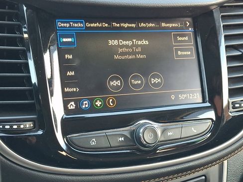 Used 2022 Chevrolet Trax LT w/ LT Convenience Package image 21