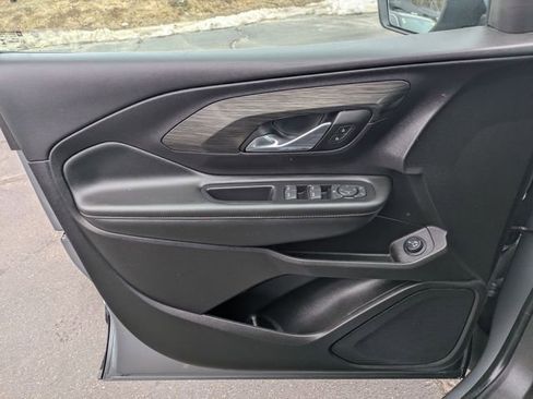 Used 2024 GMC Terrain SLE w/ Driver Convenience Package image 11