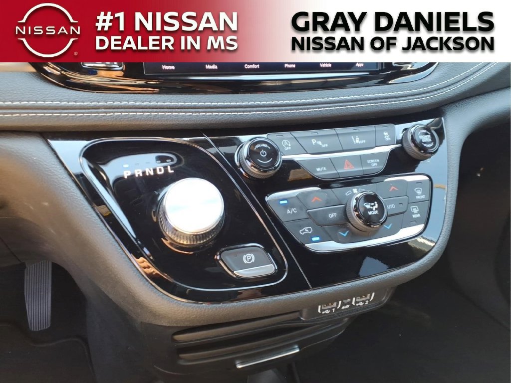 Used 2025 Chrysler Pacifica Select FWD image 18