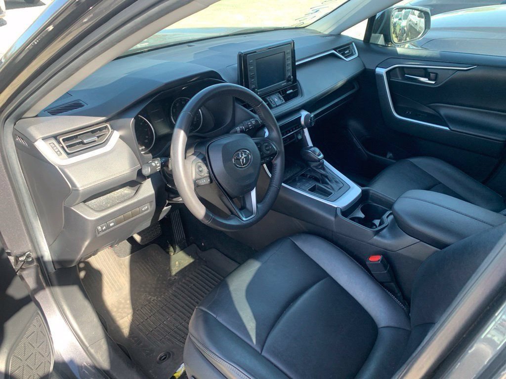 Used 2021 Toyota RAV4 XLE Premium FWD image 10