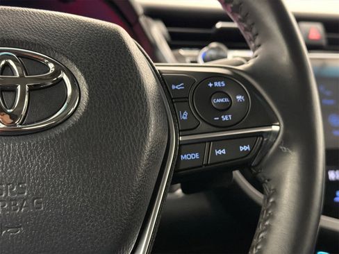 Used 2020 Toyota Camry XSE image 18