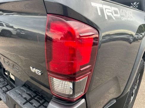 Used 2019 Toyota Tacoma TRD Off-Road AWD/4WD image 12