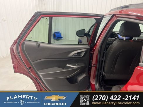 Used 2025 Chevrolet Trax RS image 10