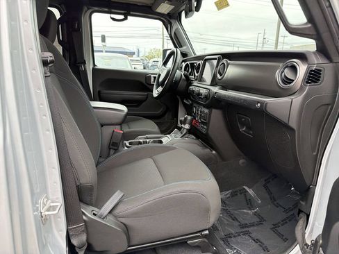 Used 2023 Jeep Wrangler Unlimited Rubicon 4xe w/ Cold Weather Group AWD/4WD image 15