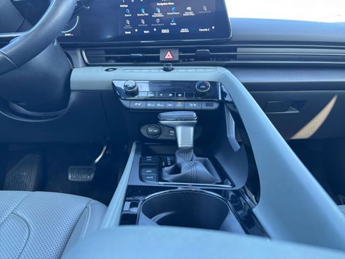 Used 2025 Hyundai Elantra Limited image 18