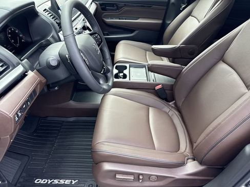 New 2026 Honda Odyssey Touring image 11