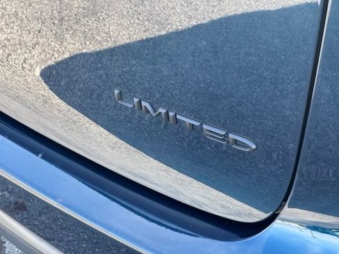 Used 2025 Chrysler Pacifica Limited FWD image 13