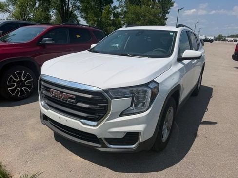 Used 2023 GMC Terrain SLE w/ Driver Convenience Package AWD/4WD image 3