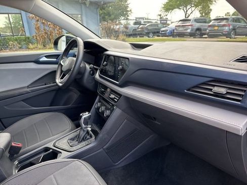 Used 2024 Volkswagen Taos SE image 10