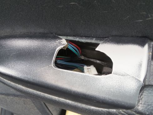 Used 2010 Subaru Outback 2.5i image 30