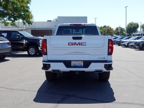 Used 2025 GMC Sierra 1500 AT4 w/ AT4 Premium Package AWD/4WD image 9