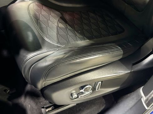 Used 2020 Land Rover Range Rover Sport SVR image 21