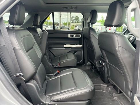 Used 2022 Ford Explorer XLT w/ Equipment Group 202A RWD image 10