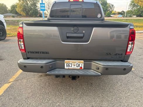 Used 2021 Nissan Frontier SV w/ Midnight Edition Floor Mats AWD/4WD image 5