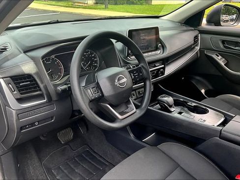 Used 2025 Nissan Rogue S FWD image 17
