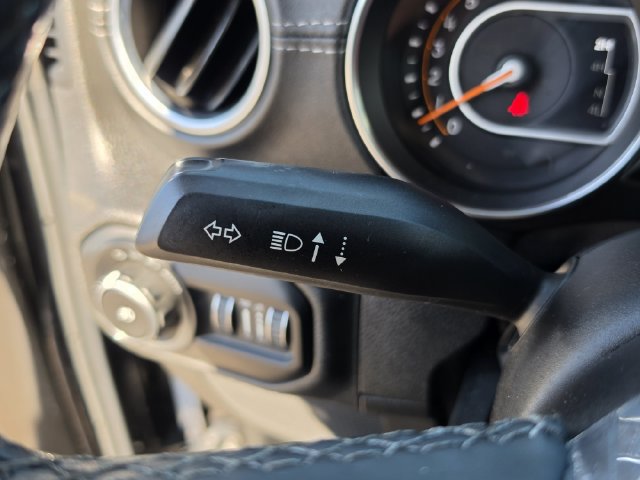 Used 2021 Jeep Wrangler Unlimited Sahara AWD/4WD image 20