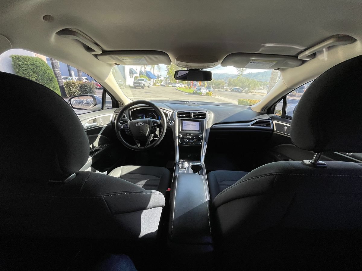 Used 2019 Ford Fusion SE FWD image 13