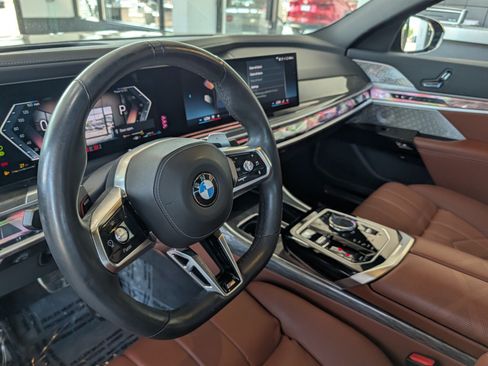 Certified 2024 BMW 760i xDrive w/ Executive Package AWD/4WD image 19
