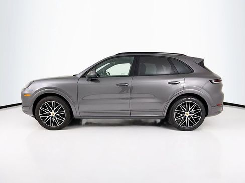 Used 2025 Porsche Cayenne AWD/4WD image 2