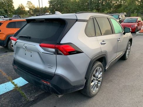 Used 2022 Toyota RAV4 XLE Premium AWD/4WD image 3