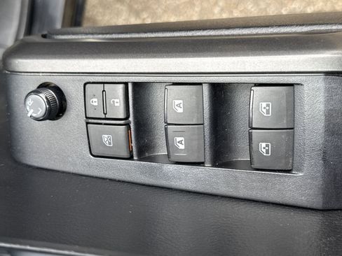 Used 2022 Toyota Tacoma TRD Off-Road image 4