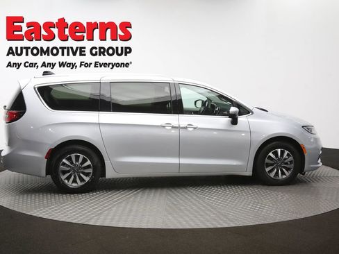 Used 2023 Chrysler Pacifica Touring-L FWD image 46