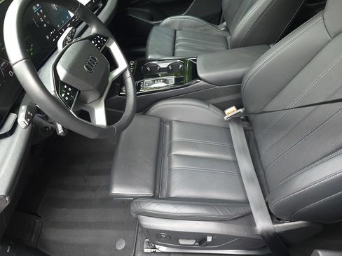 Used 2025 Audi Q6 e-tron Premium Plus w/ Premium Plus AWD/4WD image 13