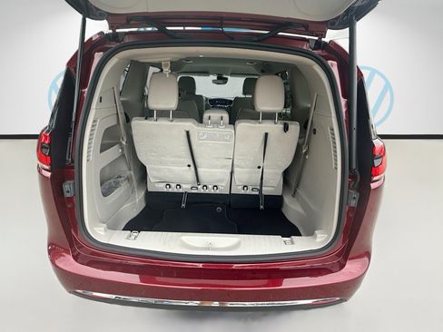 Used 2021 Chrysler Pacifica Touring-L w/ Premium & Safety Sphere Group FWD image 25